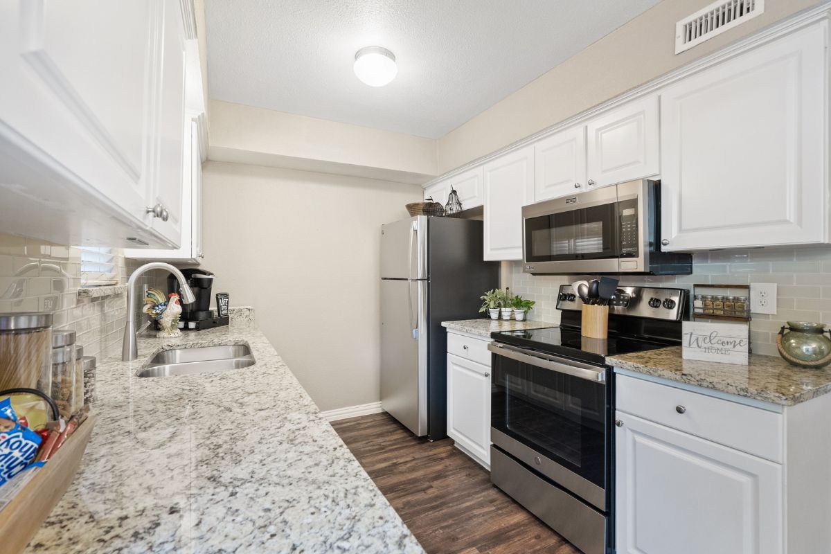 Kitchen of Meadowstone Place 55+ active adult retirement communities in Dallas, TX Kitchen