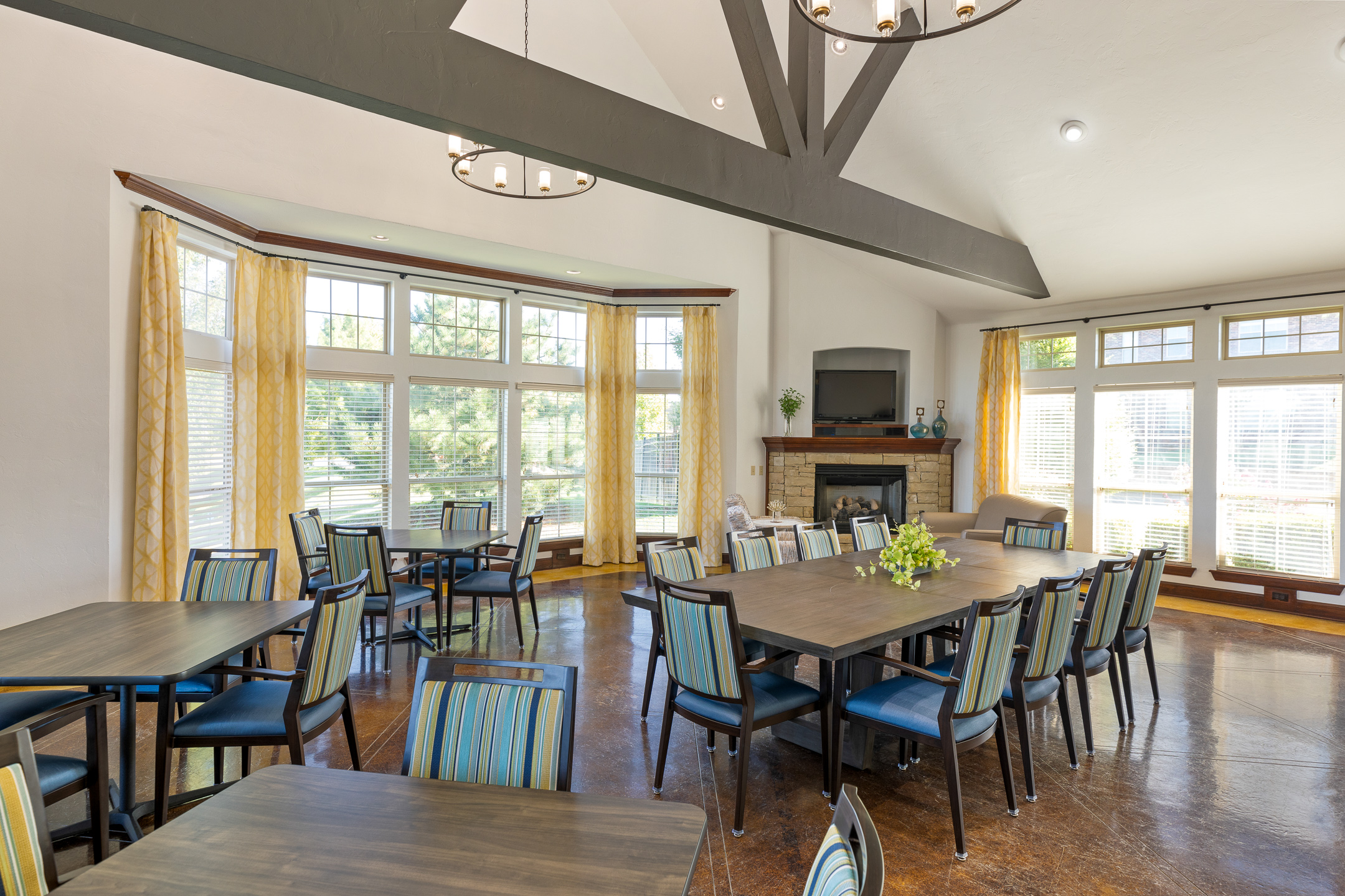 Spacious Dining Area in Grace Pointe Senior Living Community in Oklahoma.