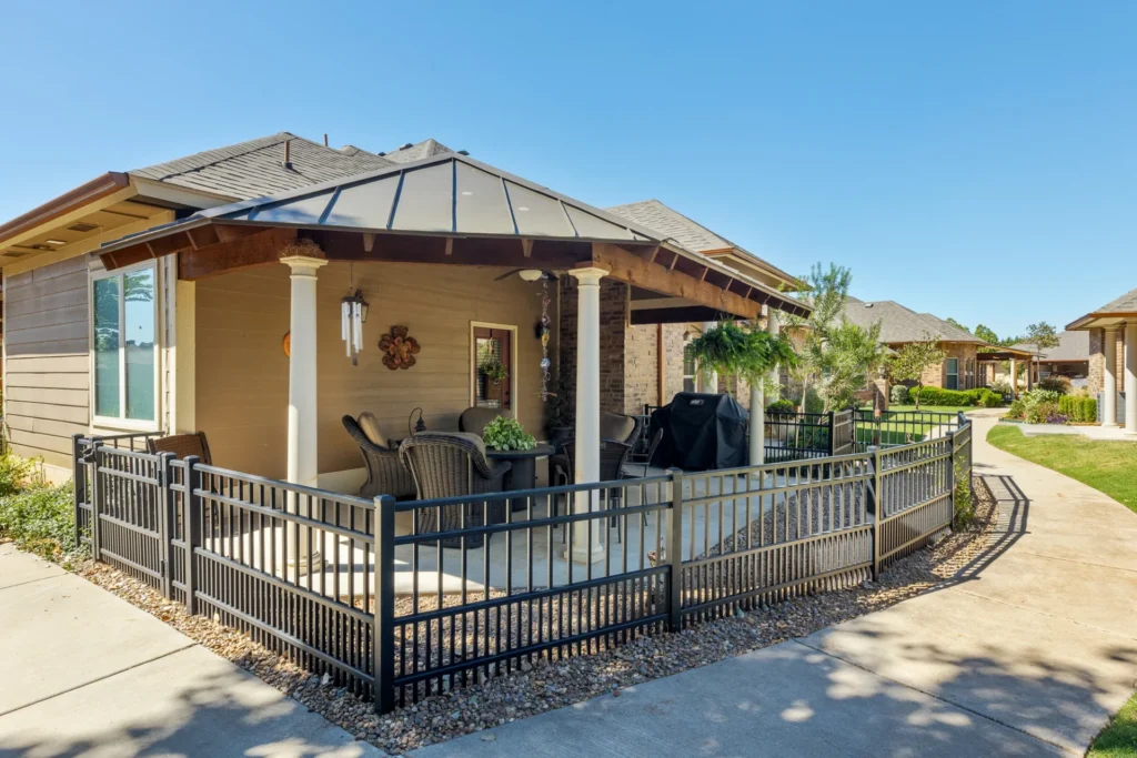 Mon Abri Cottages covered patio