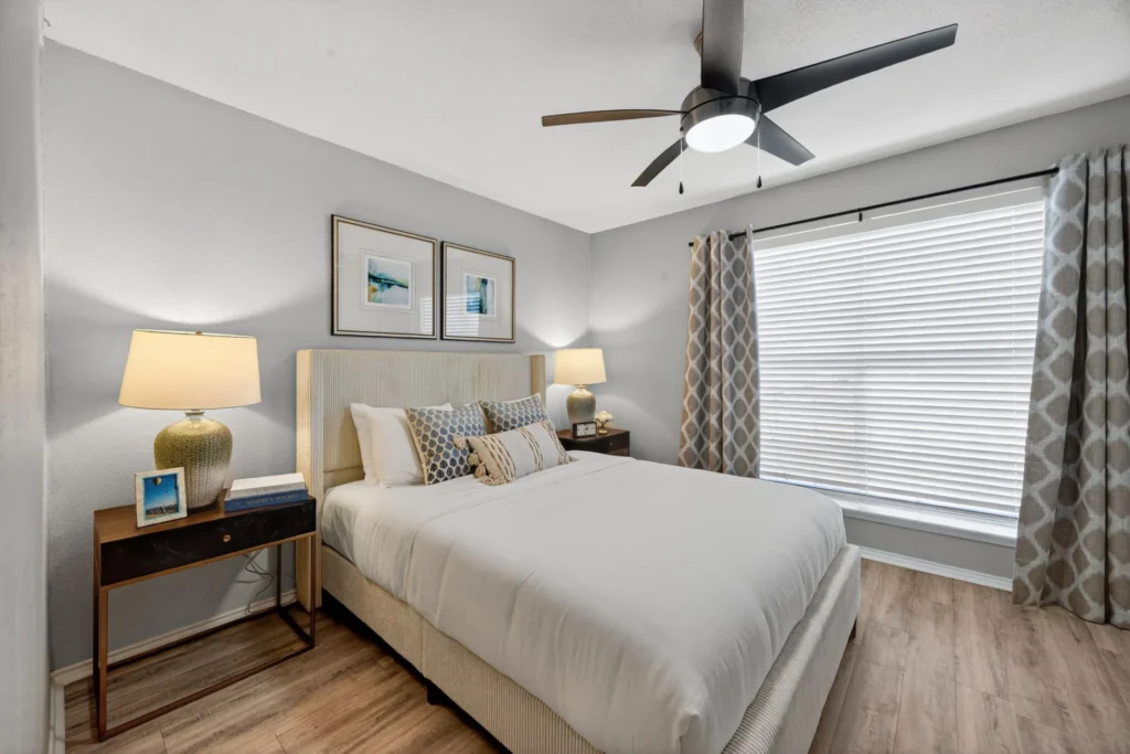 The Oaks at Plano | model apartment bedroom